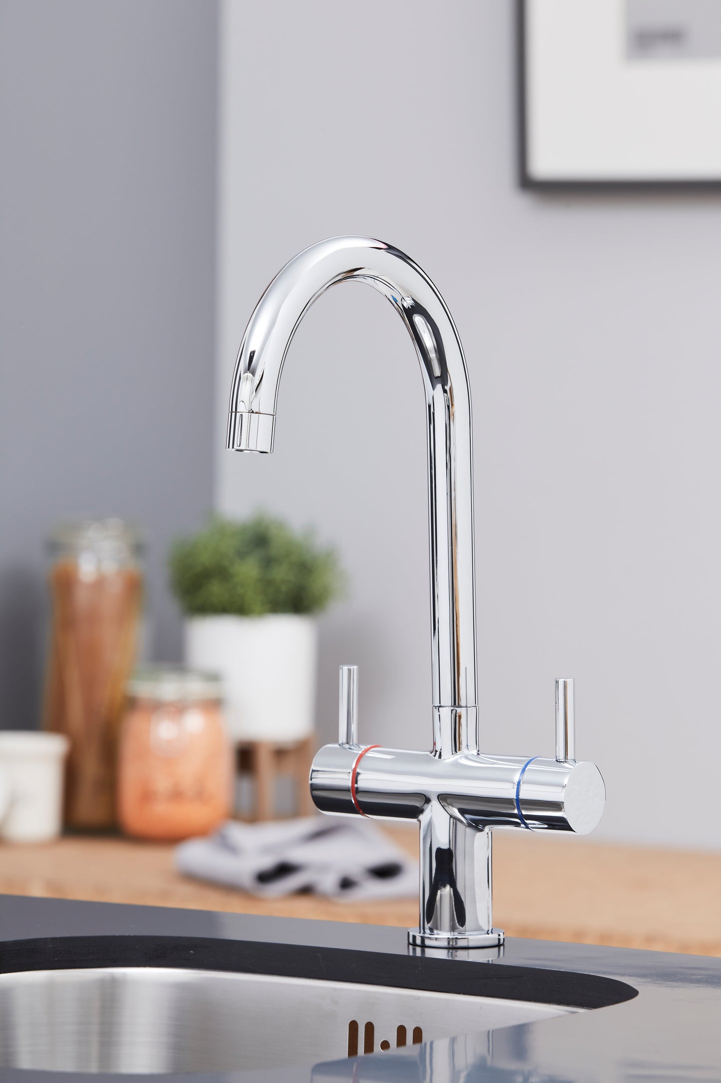 Valencia Modern Kitchen Tap in Chrome Finish
